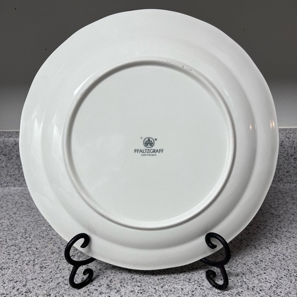 Pfaltzgraff Red Ribbons Pattern Holiday Dinner Plates - Picture 2 of 9